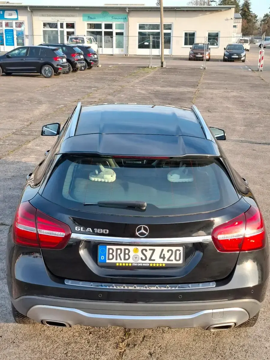 Gebraucht Mercedes GLA180 122 PS (89 kW) 2019 Schwarz SUV