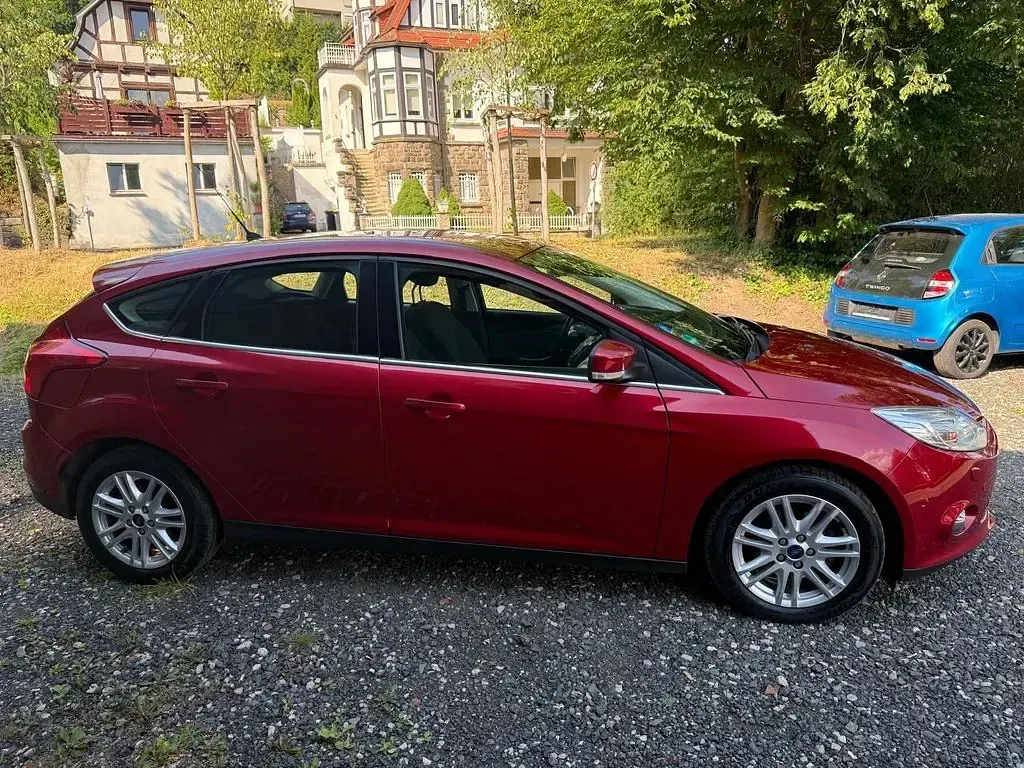 Gebraucht Ford Focus Titanium 101 PS (74 kW) 2012 Rot Limousine