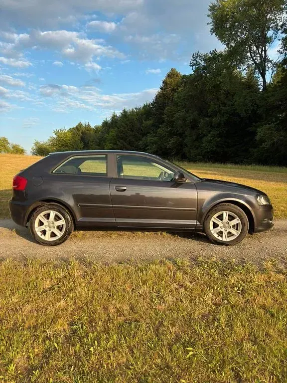 Gebraucht Audi A3 125 PS (91 kW) 2010 Grau Kleinwagen