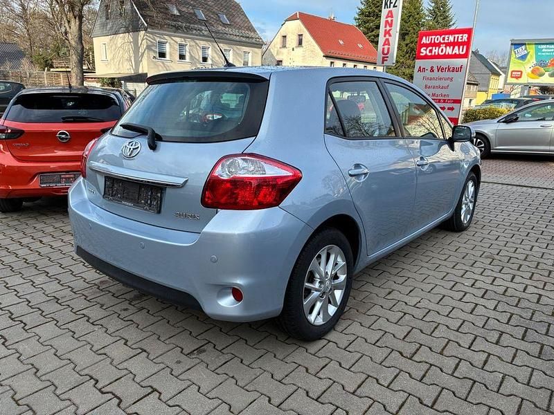 Gebraucht Toyota Auris Edition 132 PS (97 kW) 2011 Light blue metallic Kleinwagen