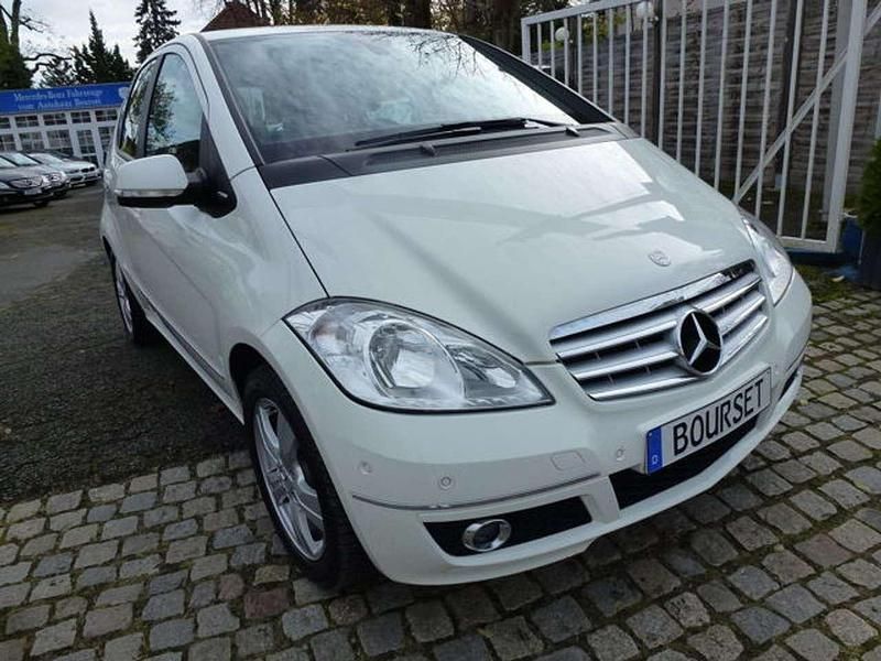 Gebraucht Mercedes A180 Avantgarde 116 PS (85 kW) 2011 Weiß Van / Kleinbus