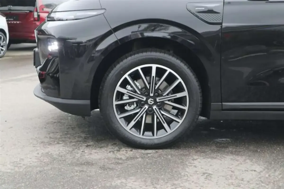 Neu Leapmotor B10 160 kW (218 PS) 2026 Metallic black SUV