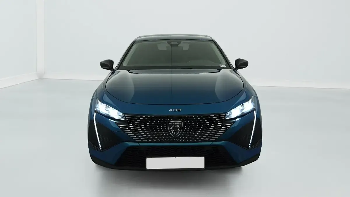 Gebraucht Peugeot 408 Allure 136 PS (100 kW) 2025 Blau (bleu obsession) SUV