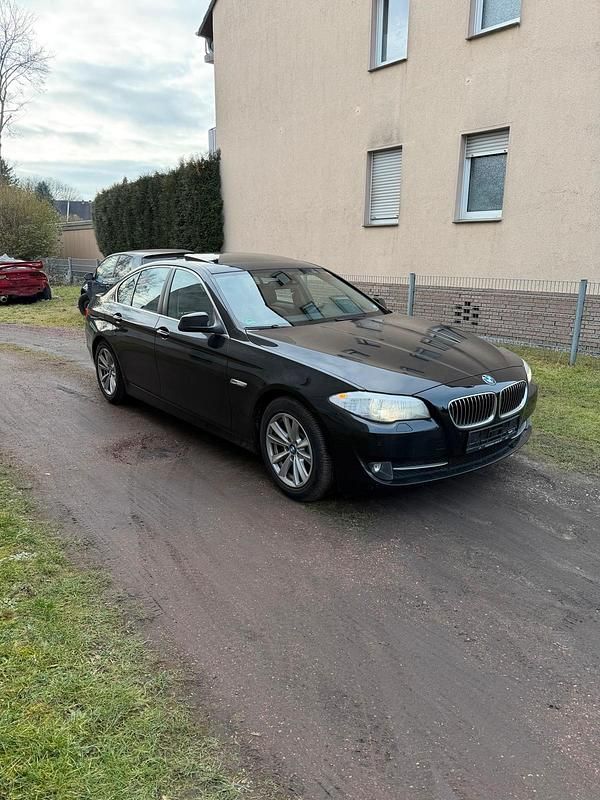 Gebraucht BMW 528 Sport Line 258 PS (189 kW) 2011 Schwarz Limousine