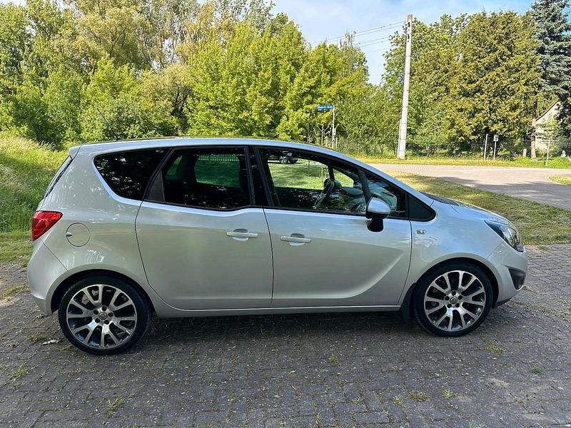 Gebraucht Opel Meriva 140 PS (102 kW) 2012 Silber Van / Kleinbus