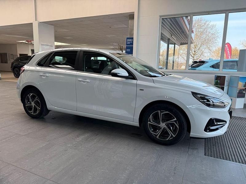 Gebraucht Hyundai i30 160 PS (117 kW) 2023 Weiß Limousine