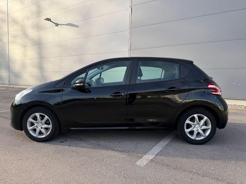 Gebraucht Peugeot 208 Active 82 PS (60 kW) 2014 Schwarz Kleinwagen
