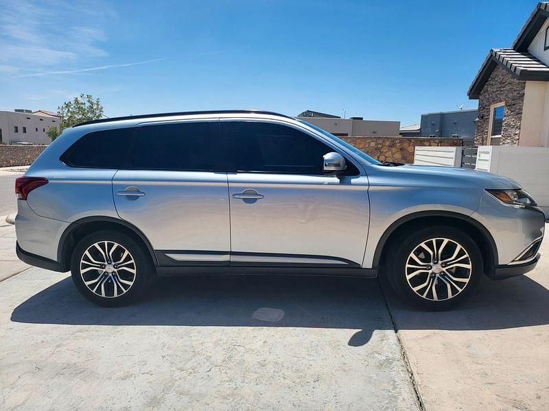 Silber Gebraucht 2016 Mitsubishi Outlander Plus SUV | 13.100 € (Guter Preis) - Bild 1/4
