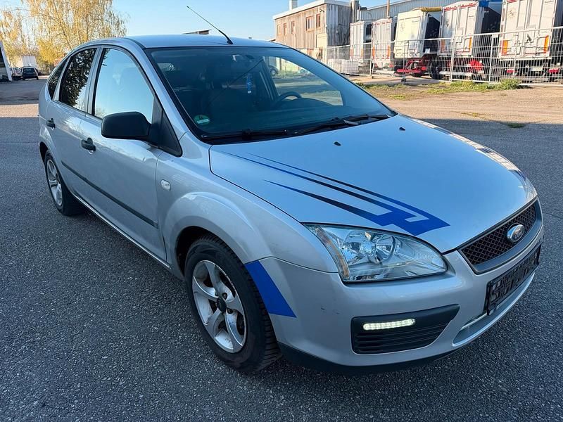 Second-hand Ford Focus 100 CP (73 kW) 2004 Argintiu Hatchback