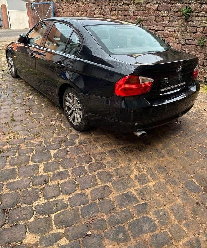Gebraucht BMW 320 163 PS (119 kW) 2006 Schwarz Limousine