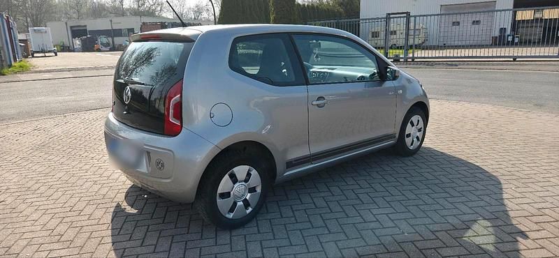Second-hand VW up! 60 CP (44 kW) 2016 Argintiu Hatchback
