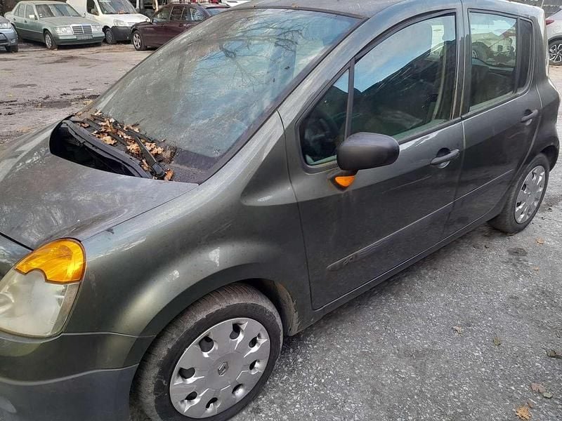 Grau Gebraucht 2005 Renault Modus Privilege Van / Kleinbus | 700 € (Superpreis) - Bild 1/4