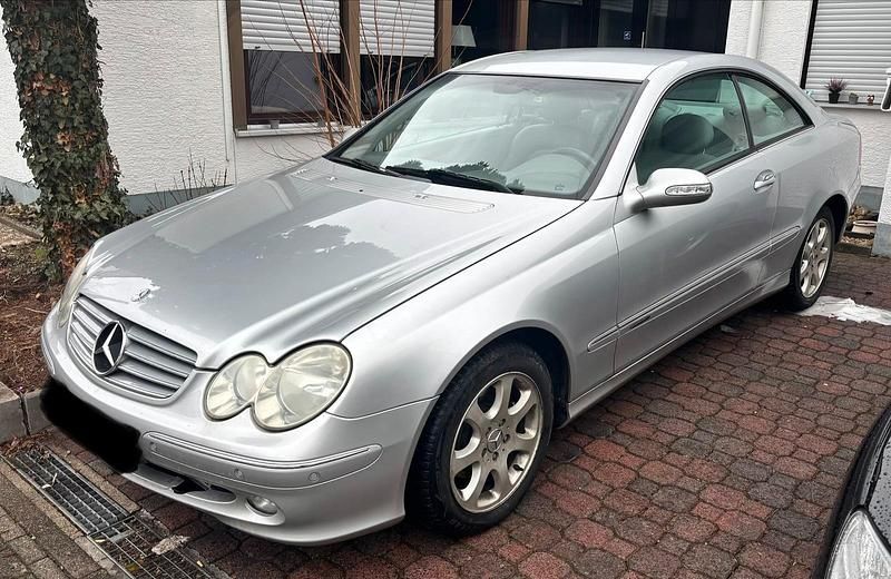 Silber Gebraucht 2003 Mercedes CLK200 Elegance Coupé | 1.950 € - Bild 1/4