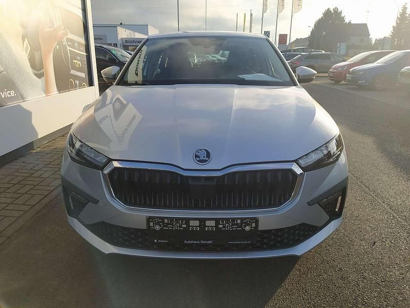 Neu Skoda Scala Essence 116 PS (85 kW) 2025 Brilliantsilber metallic Kleinwagen