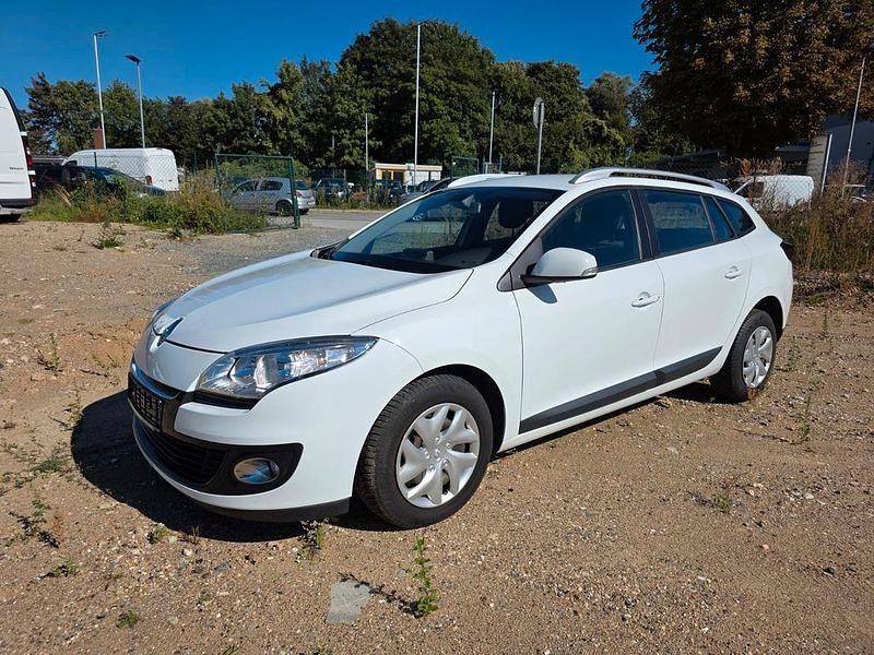 Weiß Gebraucht 2013 Renault Mégane III Limousine | 6.450 € (Fairer Preis) - Bild 1/4