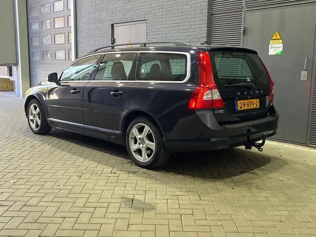Używany Volvo V70 179 KM (131 kW) 2011 Niebieski Kombi
