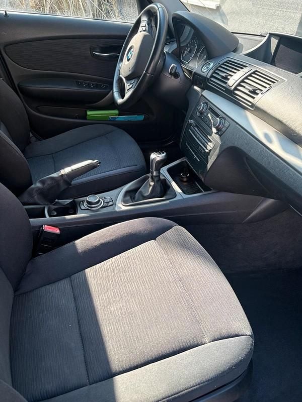 Gebraucht BMW 118 143 PS (105 kW) 2010 Schwarz Kleinwagen