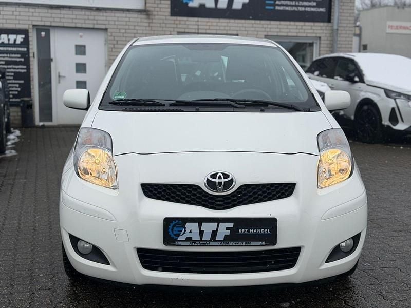 Gebraucht Toyota Yaris Edition 99 PS (72 kW) 2011 Weiß Kleinwagen