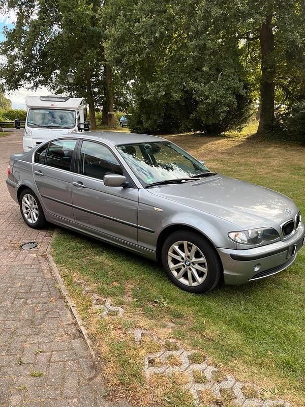Grau Gebraucht 2005 BMW 316 Limousine | 1.800 € (Guter Preis) - Bild 1/4