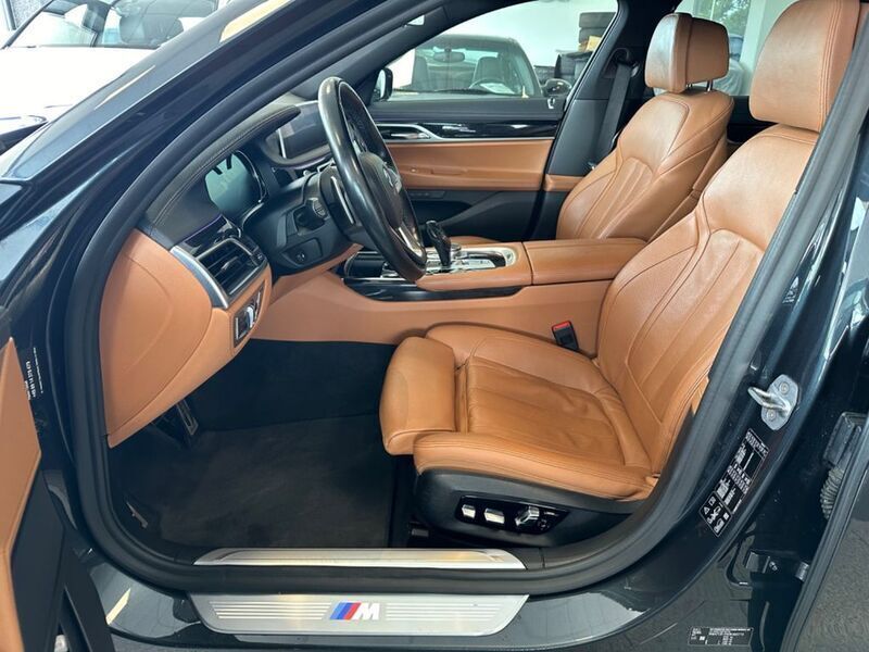 Gebraucht BMW 740 M Sport 320 PS (235 kW) 2018 Singapur grau metallic Limousine