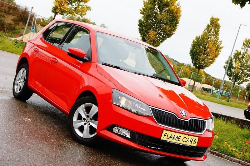 Rot Gebraucht 2017 Skoda Fabia Ambition Limousine | 7.990 € (Guter Preis) - Bild 1/4