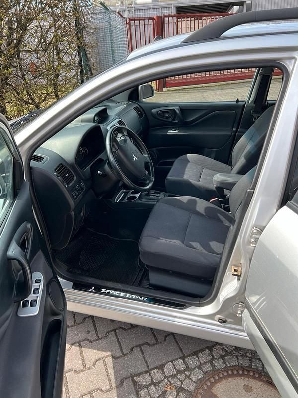 Gebraucht Mitsubishi Space Star 98 PS (72 kW) 2004 Silber Van / Kleinbus
