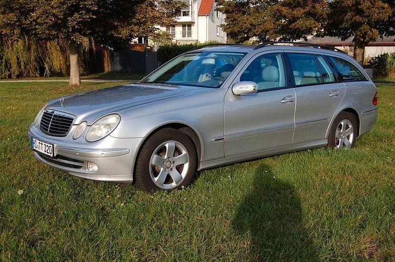 Gebraucht Mercedes E320 Avantgarde 224 PS (164 kW) 2003 Silber Kombi