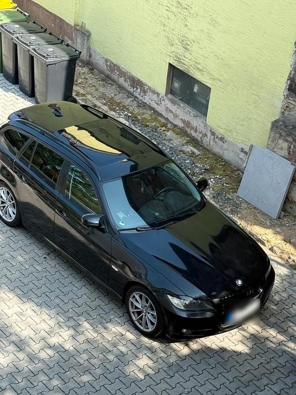Gebraucht BMW 320 177 PS (130 kW) 2009 Schwarz Limousine