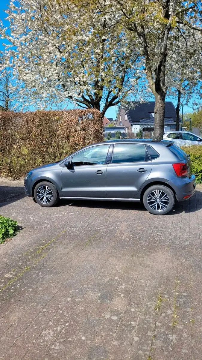 Gebraucht VW Polo Allstar 75 PS (55 kW) 2017 Grau Kleinwagen