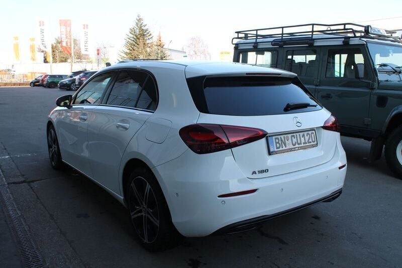 Gebraucht Mercedes A180 Progressive 150 PS (110 kW) 2023 Weiß Limousine