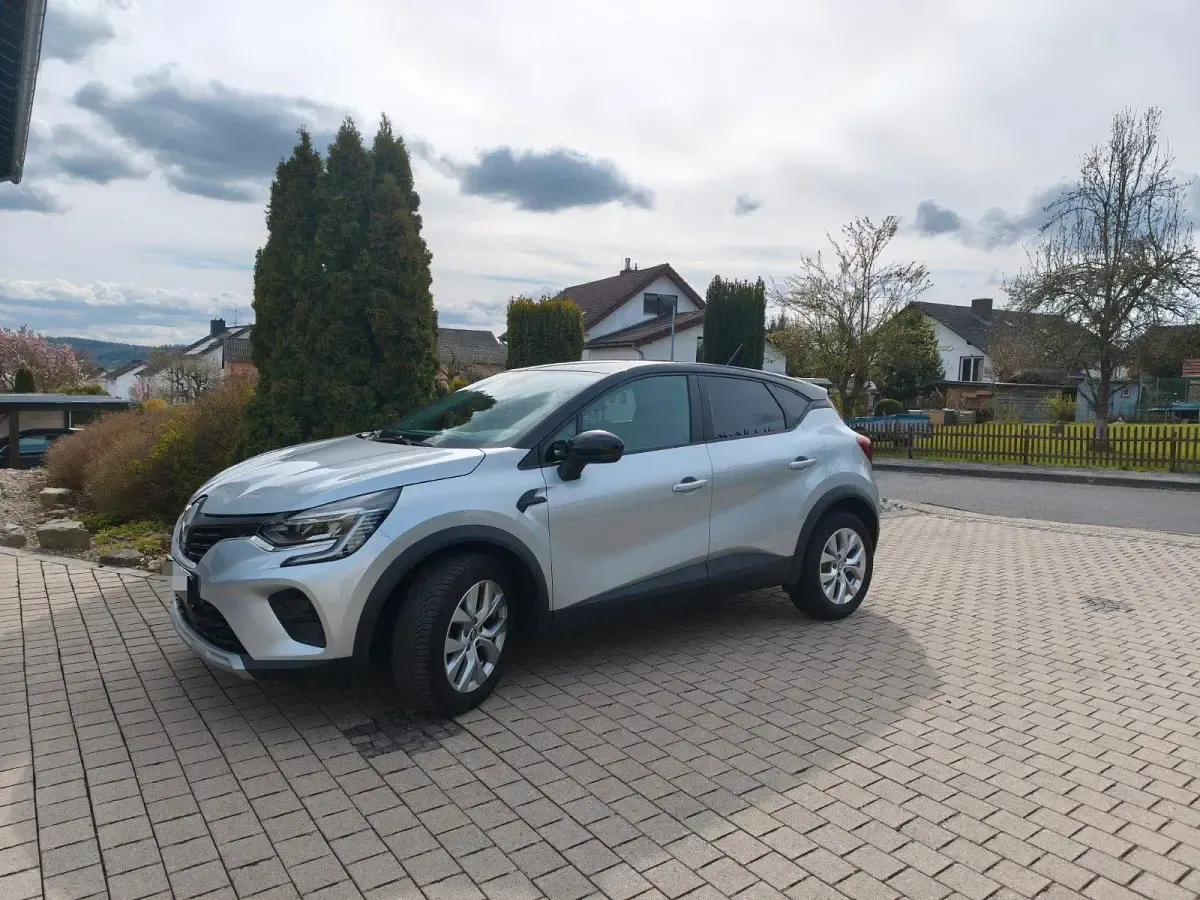 Gebraucht Renault Captur Zen 91 PS (66 kW) 2022 Silber SUV