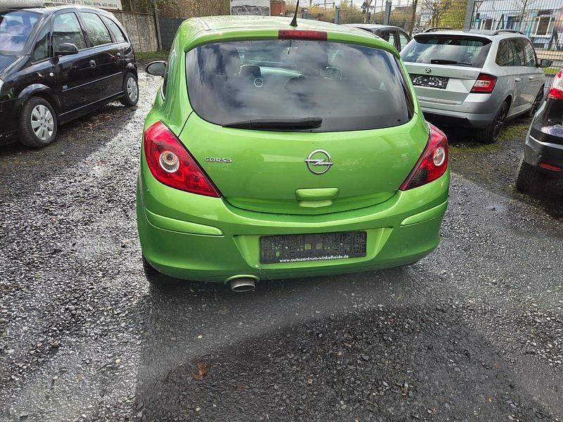Gebraucht Opel Corsa 69 PS (50 kW) 2014 Grün Kleinwagen
