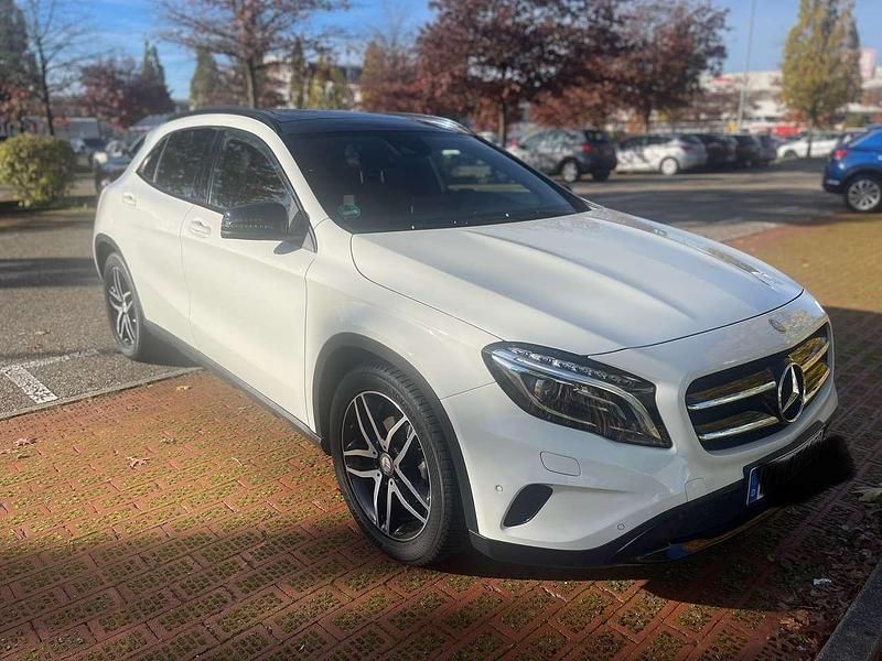 Weiß Gebraucht 2017 Mercedes GLA220 Urban SUV | 21.000 € (Fairer Preis) - Bild 1/4