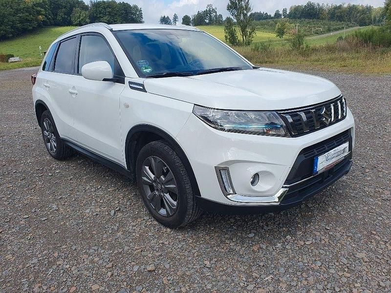 Weiß Gebraucht 2023 Suzuki Vitara Comfort SUV | 19.600 € (Guter Preis) - Bild 1/4