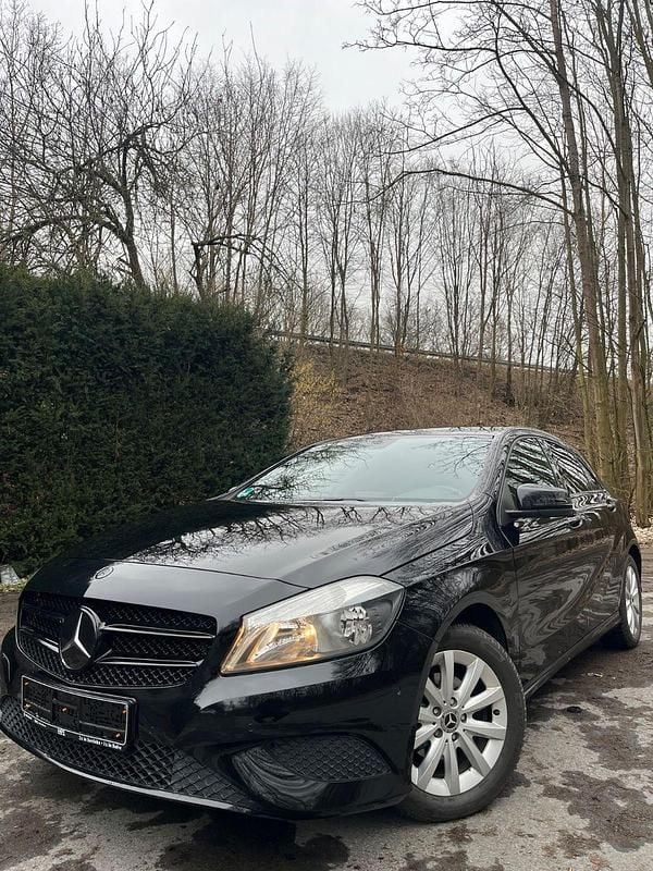Gebraucht Mercedes A180 109 PS (80 kW) 2012 Schwarz Kleinwagen