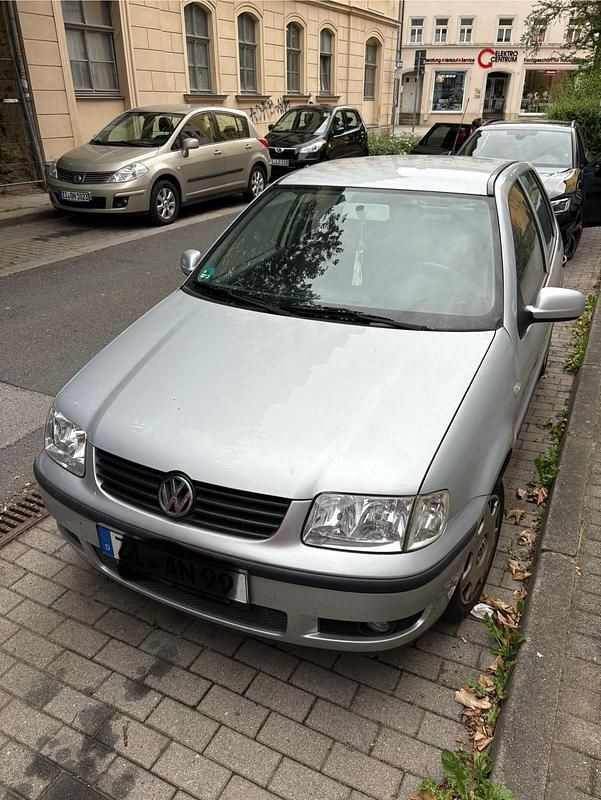 Grau Gebraucht 2000 VW Polo Kleinwagen | 500 € (Fairer Preis) - Bild 1/4
