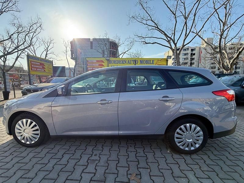 Gebraucht Ford Focus Trend 101 PS (74 kW) 2013 Silber Kombi