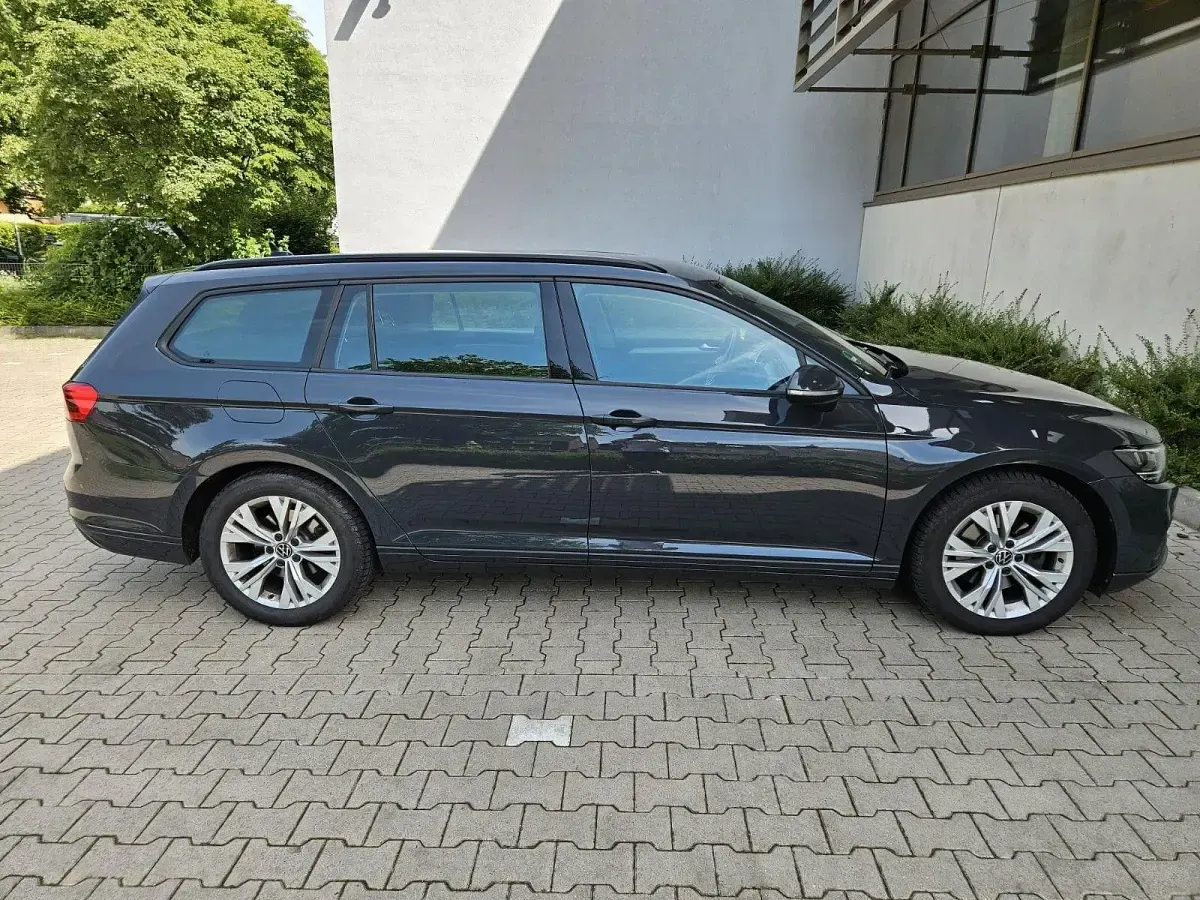 Gebraucht VW Passat 122 PS (89 kW) 2021 Grau Kombi