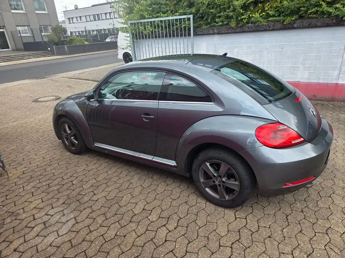 Gebraucht VW Beetle 105 PS (77 kW) 2012 Grau Kleinwagen