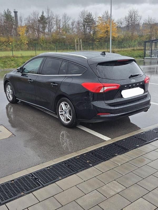 Gebraucht Ford Focus 125 PS (91 kW) 2019 Schwarz Kombi