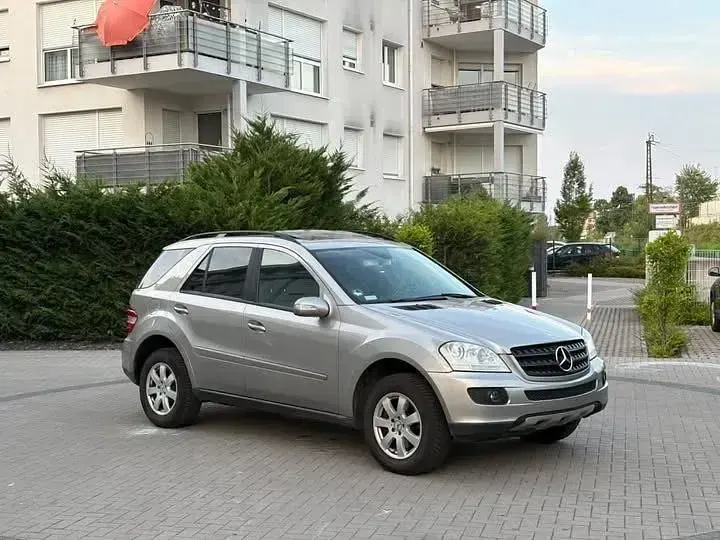 Gebraucht Mercedes ML350 272 PS (200 kW) 2006 Beige SUV