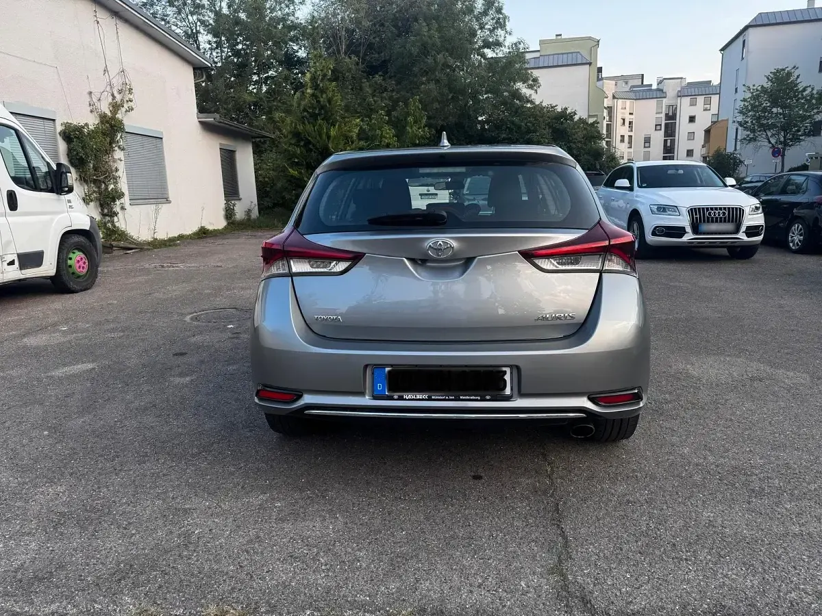 Gebraucht Toyota Auris 116 PS (85 kW) 2016 Grau Kleinwagen