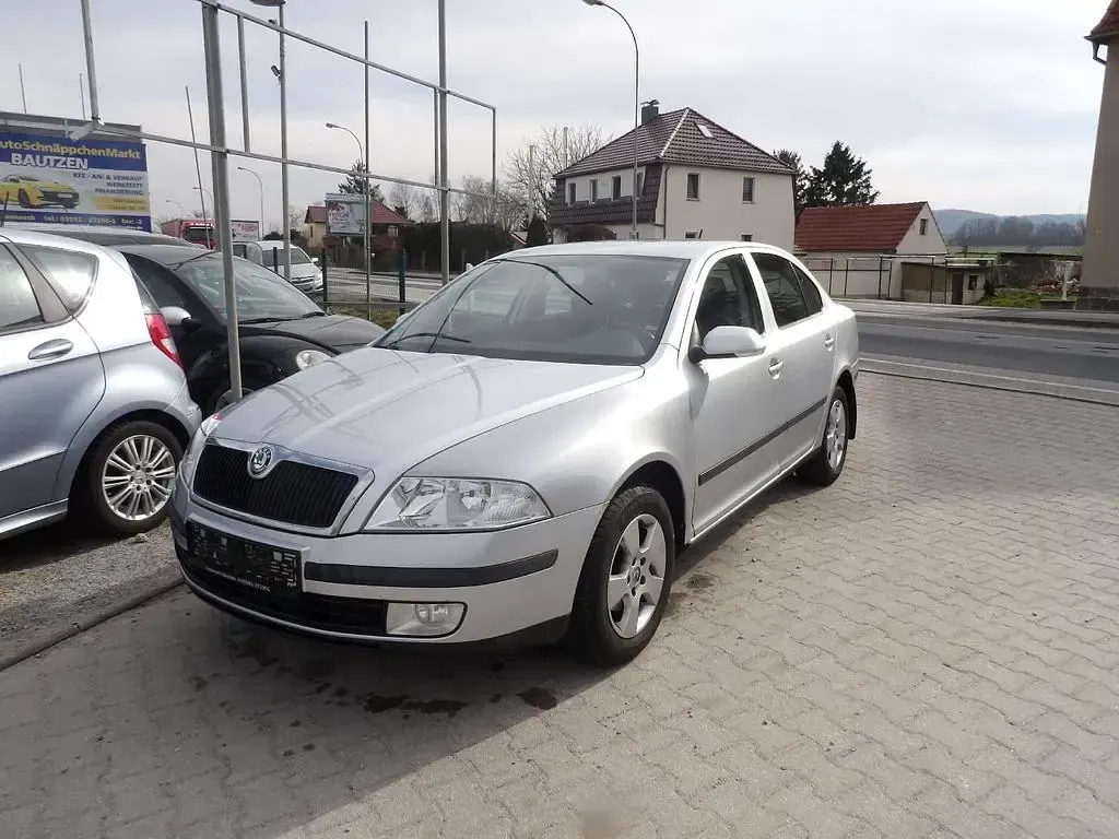 Używany Skoda Octavia Elegance 102 KM (75 kW) 2009 Srebrny Sedan/Limuzyna