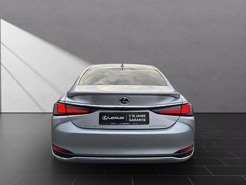 Neu Lexus ES300H Business Edition 178 PS (130 kW) 2025 Sonic platinum Limousine