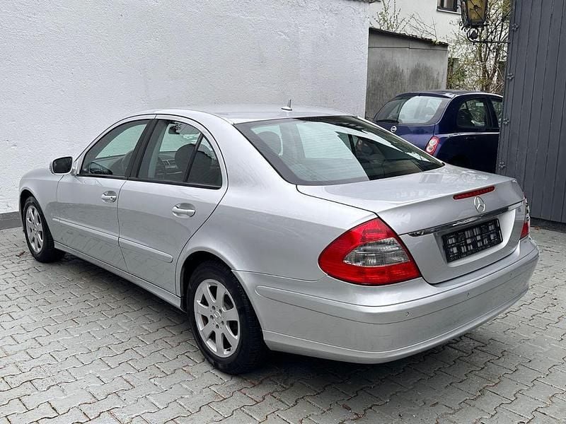 Usata Mercedes E230 204 CV (150 kW) 2007 Argento Berlina