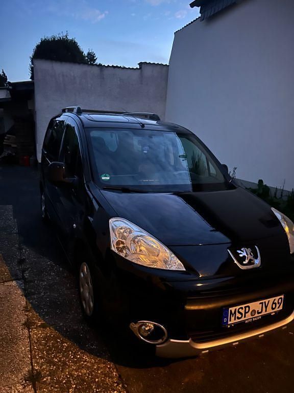 Schwarz Gebraucht 2012 Peugeot Partner Tepee Allure Van / Kleinbus | 5.600 € (Guter Preis) - Bild 1/4