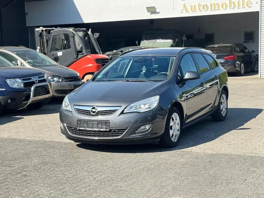 Usata Opel Astra 140 CV (102 kW) 2012 Grigio Berlina