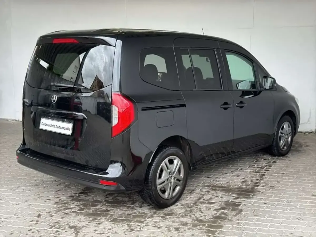 Gebraucht Mercedes T180 Style 131 PS (96 kW) 2023 Schwarz met. Van / Kleinbus
