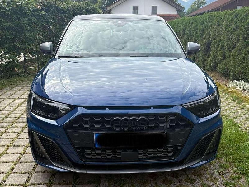 Blau Gebraucht 2023 Audi A1 Sportback S-Line Kleinwagen | 26.000 € (Guter Preis) - Bild 1/4