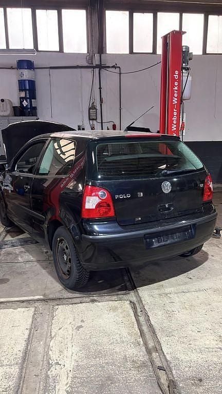 Gebraucht VW Polo Comfortline 64 PS (47 kW) 2003 Schwarz Kleinwagen